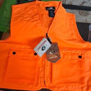 MOSSY OAK YOUTH BLAZE ORANGE VEST